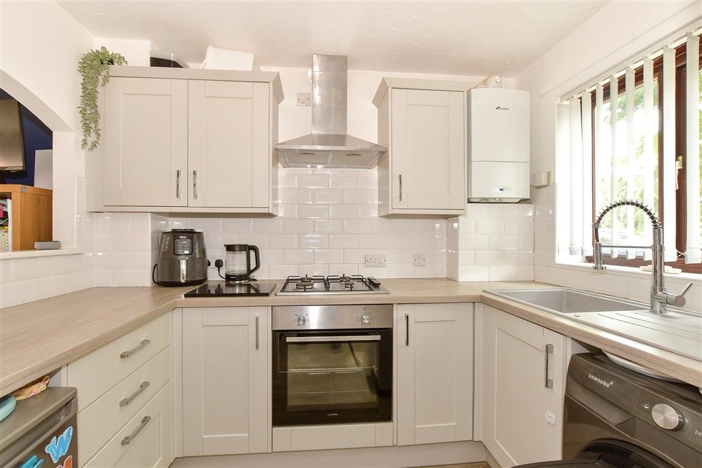 Property photo 3 of 9 Kitchen