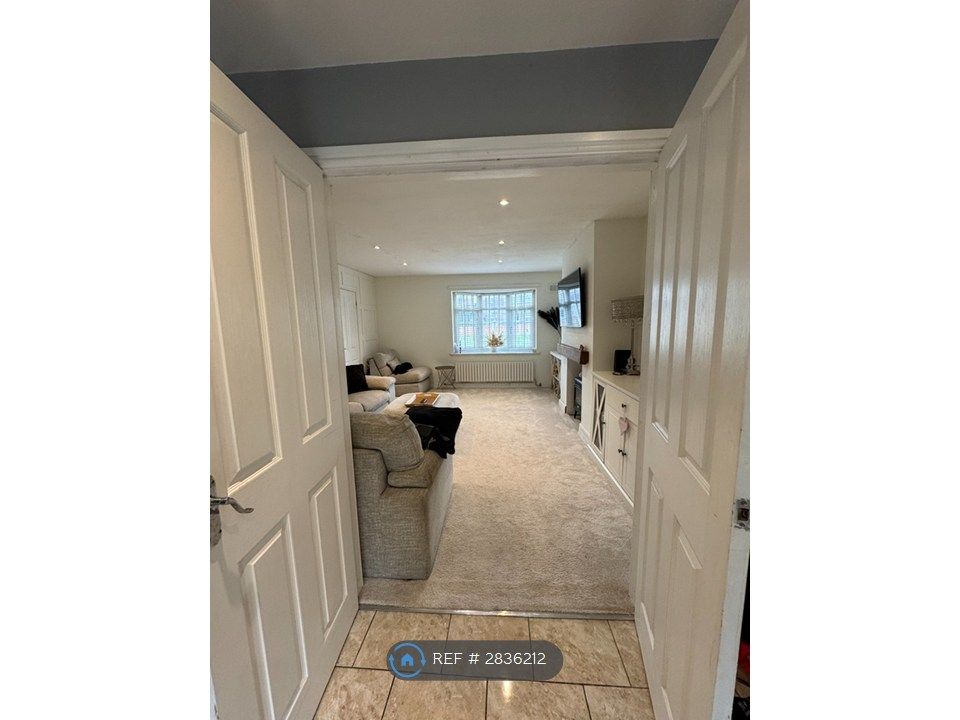 Property photo 1 of 11 Living Room