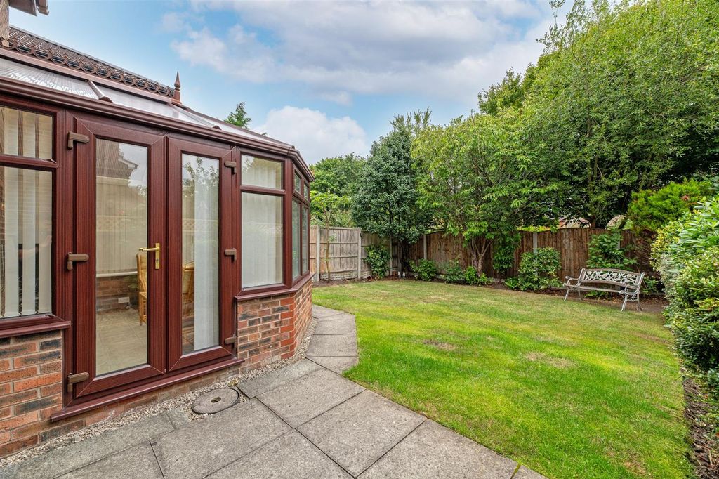 Property photo 3 of 18 Garden