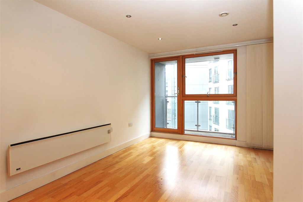 Property photo 2 of 8 Bright Modern Room With Sleek Wood Floors...