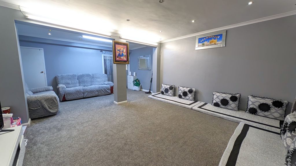 Property photo 3 of 9