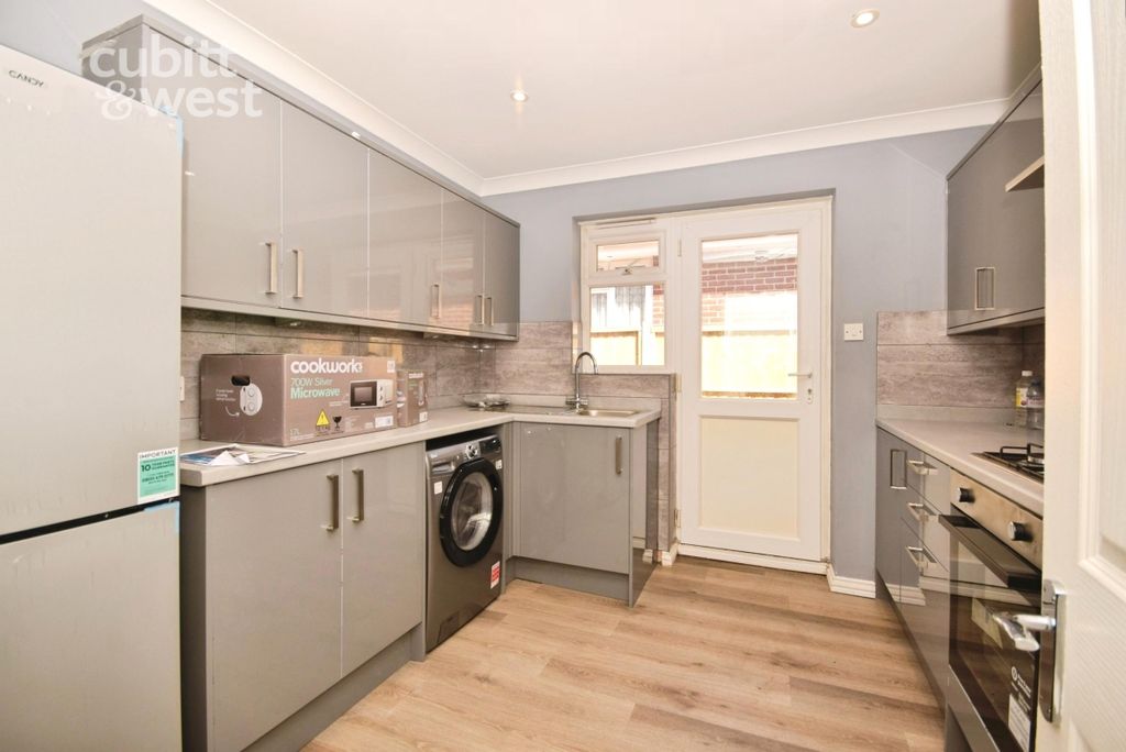 Property photo 2 of 11 Communal Kitchen