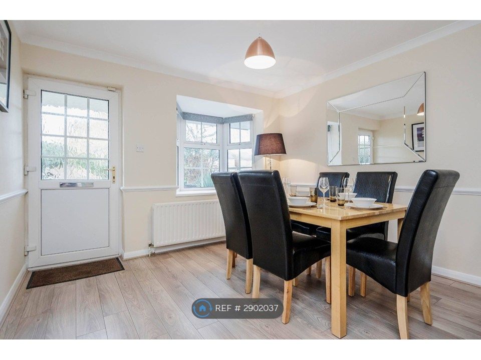 Property photo 2 of 32
