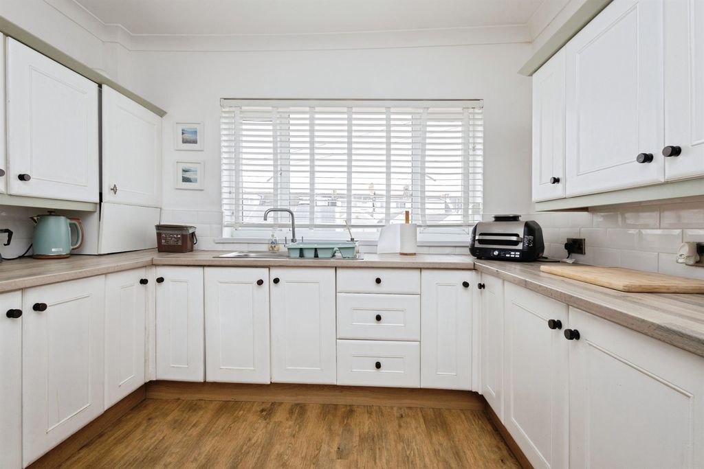 Additional image 4 of 3 bed maisonette for saleWellfield Avenue, Porthcawl CF36