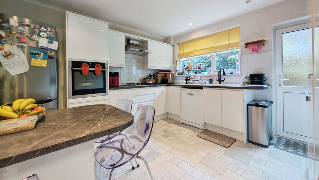 Property photo 2 of 26