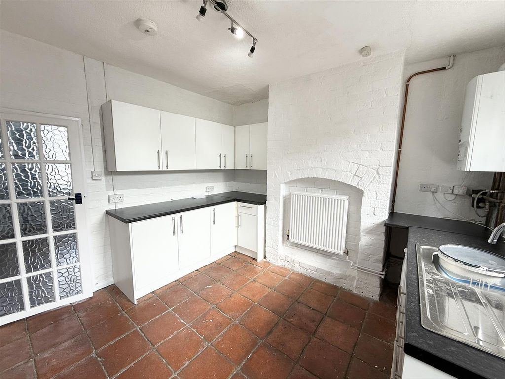 Property photo 3 of 12 Kitchen 2.Jpeg