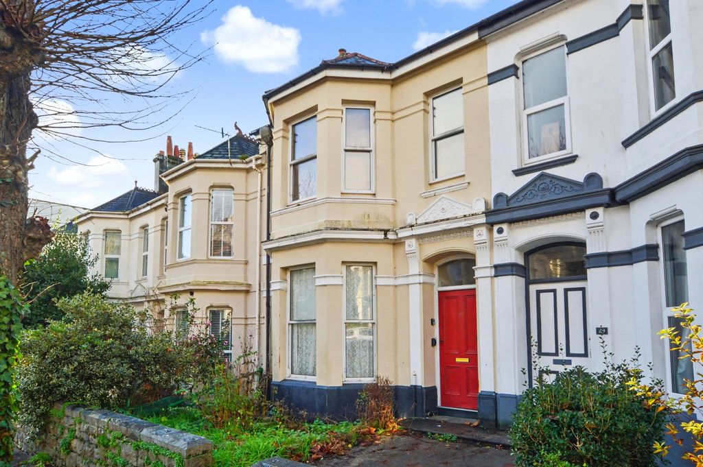 Property photo 1 of 6 Whole Building