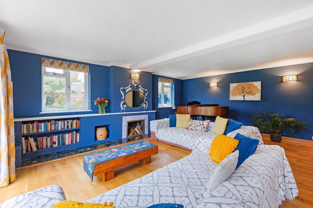 Property photo 3 of 21 Picture No. 02