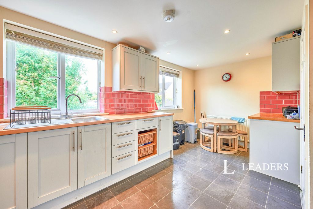 Property photo 2 of 11 4