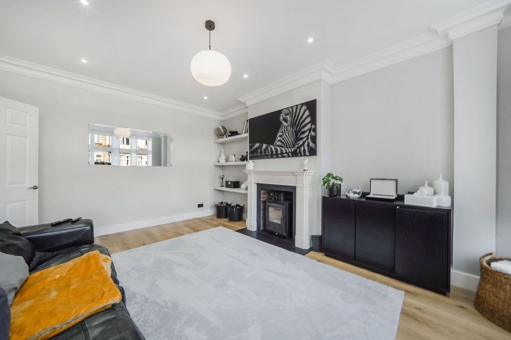 Property photo 3 of 13 23 Waddon Close - Hejxe4Bgikjpcpimex5K