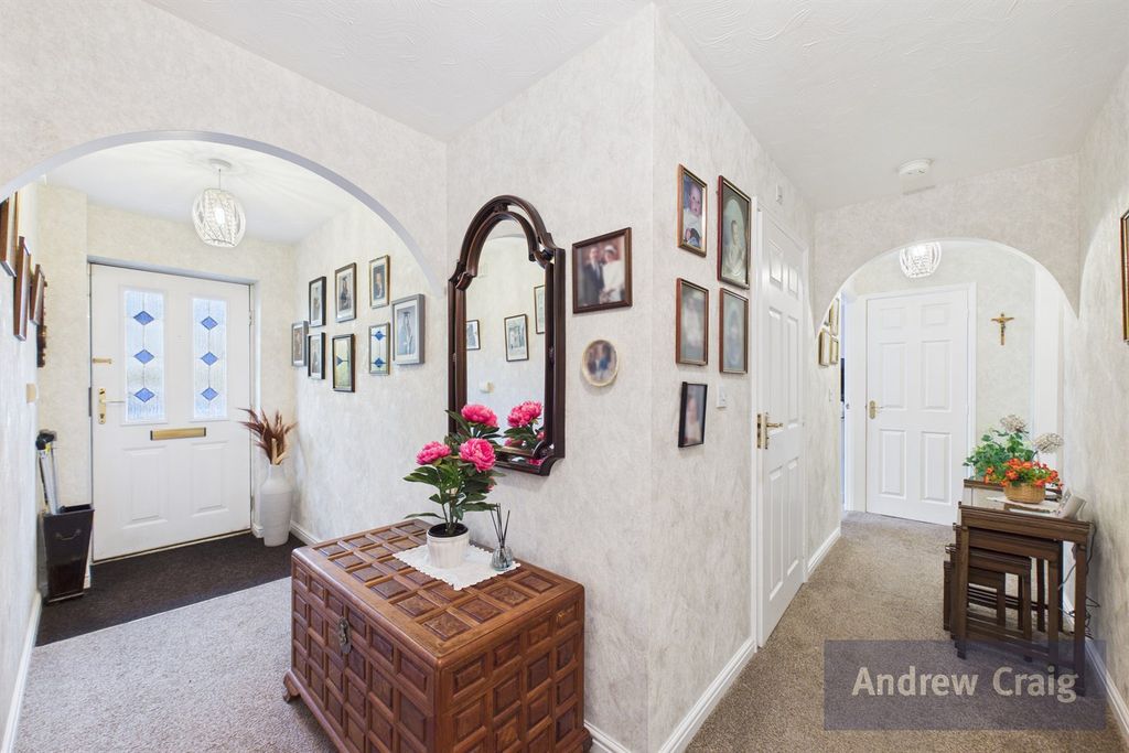 Property photo 2 of 25 Hallway