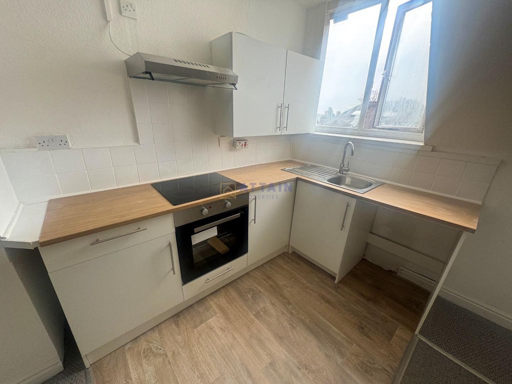 Property photo 3 of 6 Kitchen.Jpg