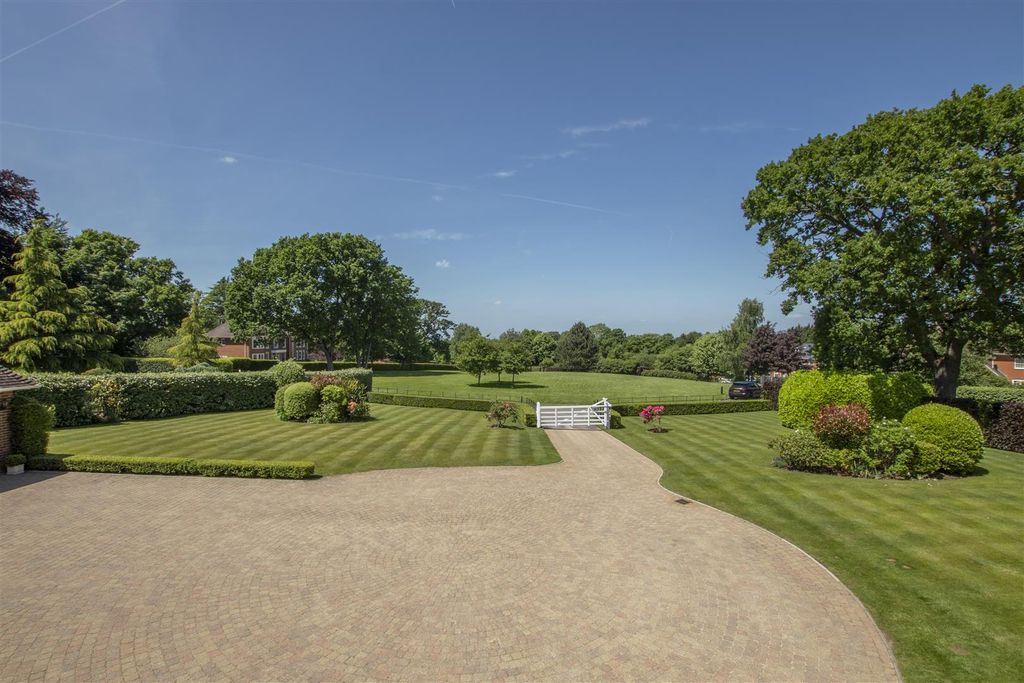 Property photo 3 of 28