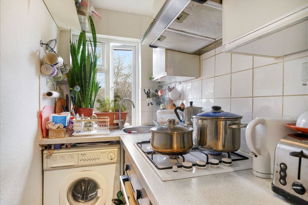 Property photo 2 of 14 Picture No. 12