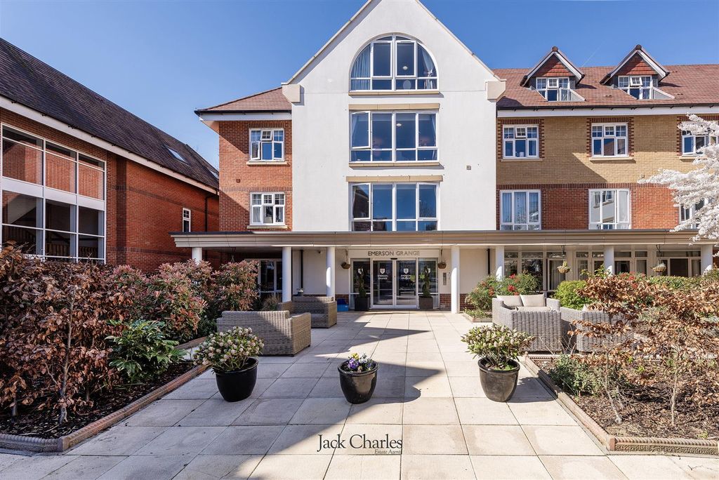 Property photo 1 of 23