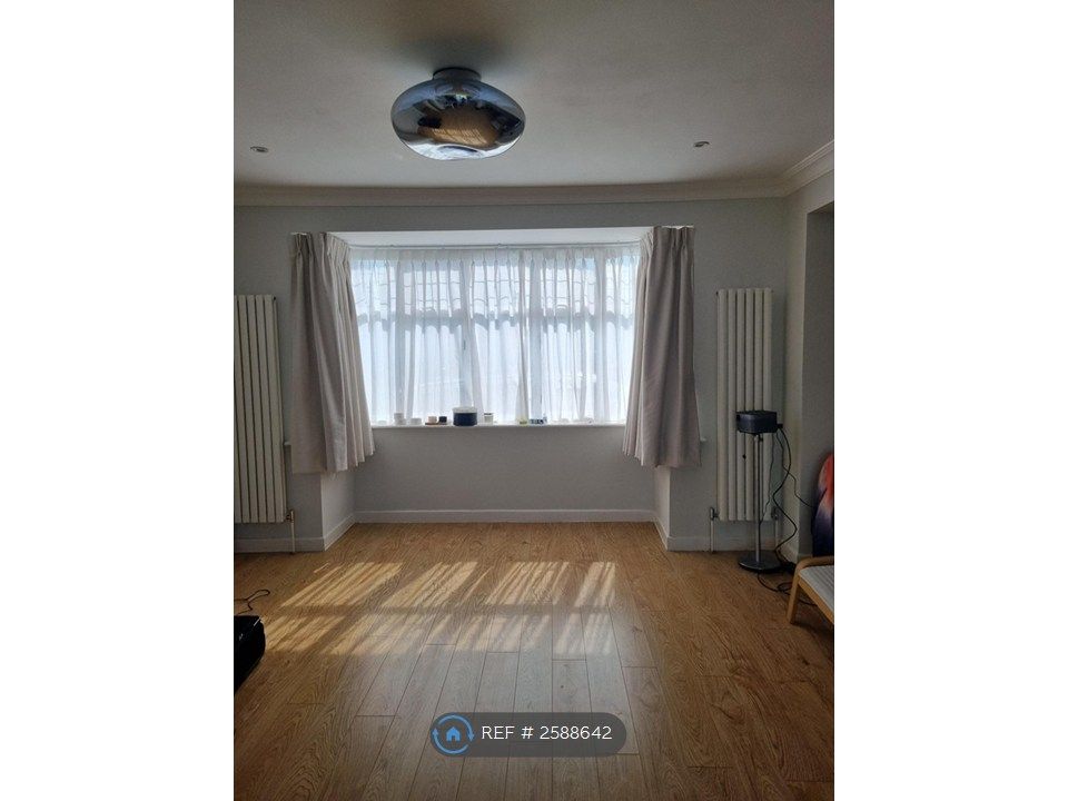 Property photo 1 of 11 Living Room Ground Floor