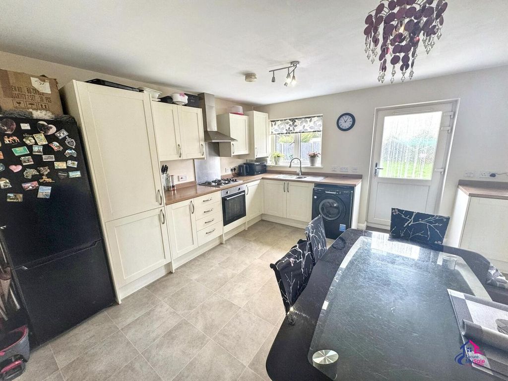 Property photo 2 of 14 Kitchen