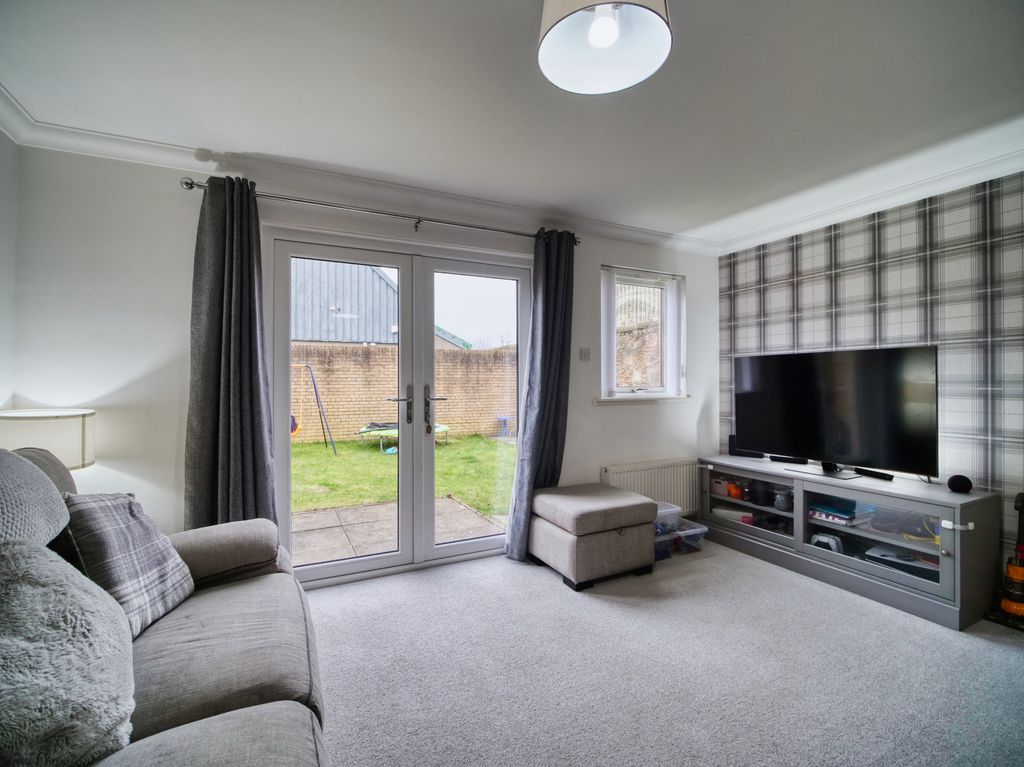 Property photo 3 of 20 Lounge