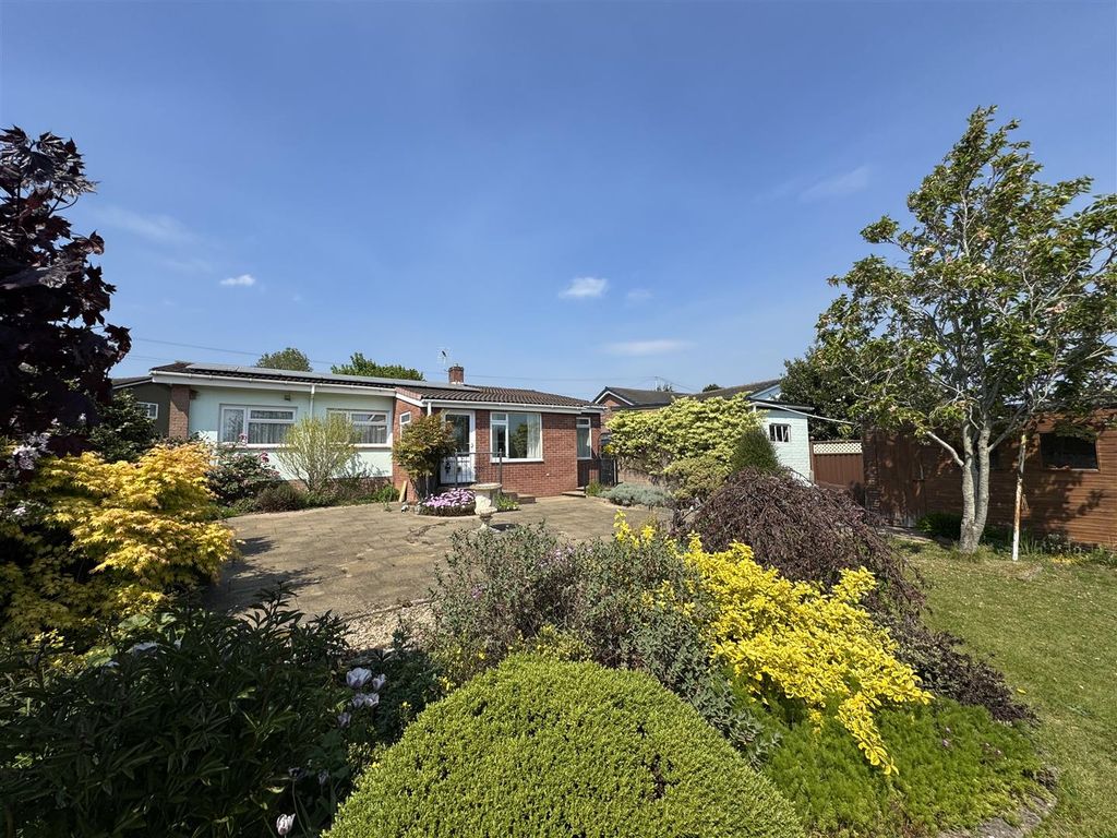 Property photo 1 of 18 Gardens