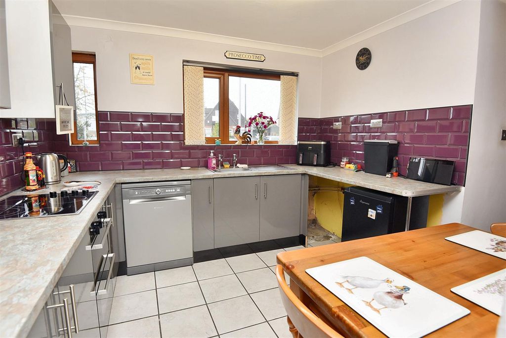 Property photo 2 of 10 Kitchen/Dining Room