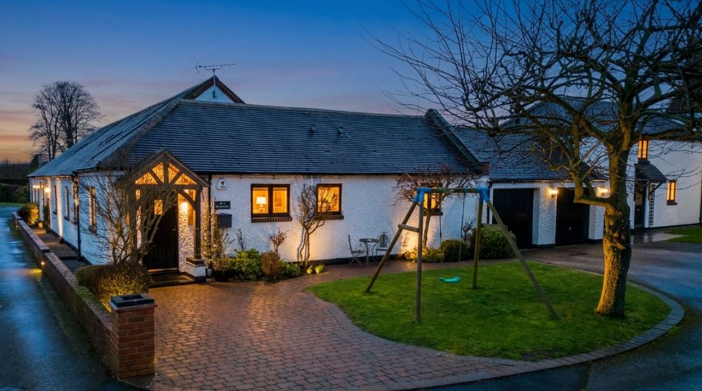 Property photo 1 of 34 4896232