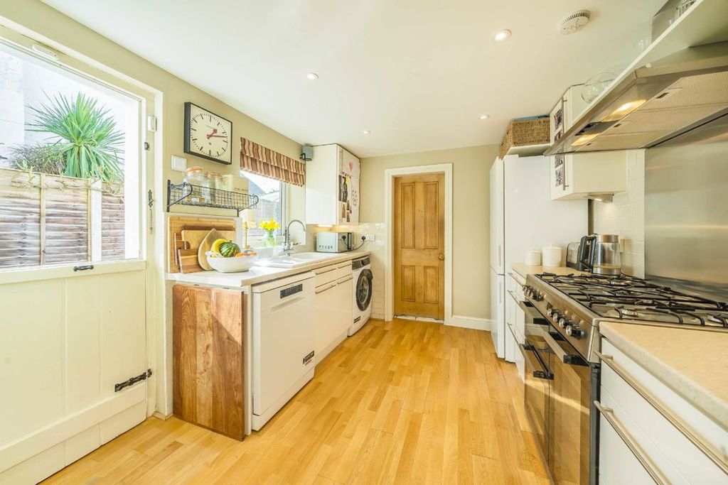 Property photo 3 of 8