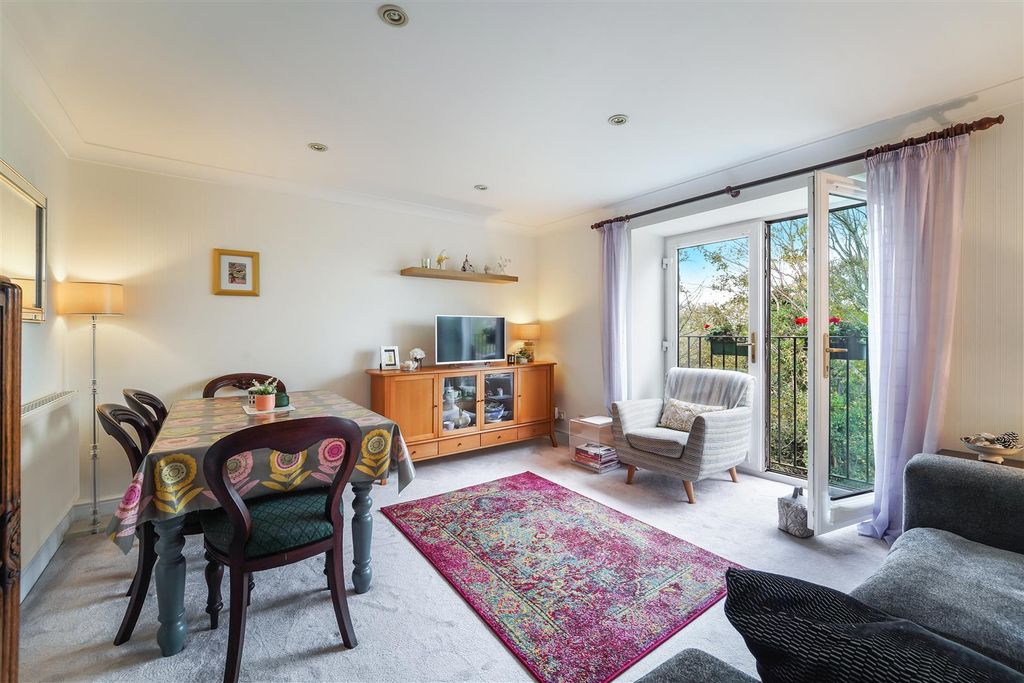 Property photo 2 of 14 Beaumont Court (2).Jpg