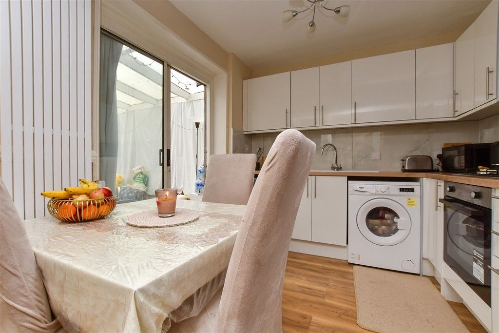 Property photo 2 of 9 Kitchen