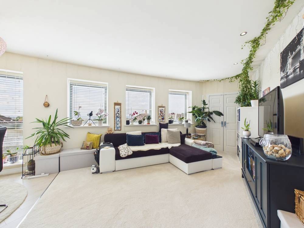 Property photo 1 of 10 Giraffe360-Still007