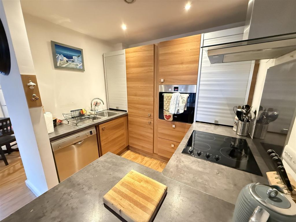 Property photo 3 of 23