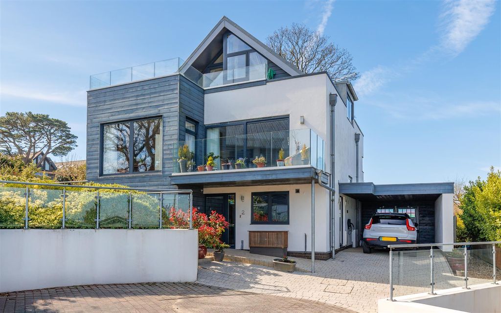 Property photo 1 of 26 2 Solent Heights