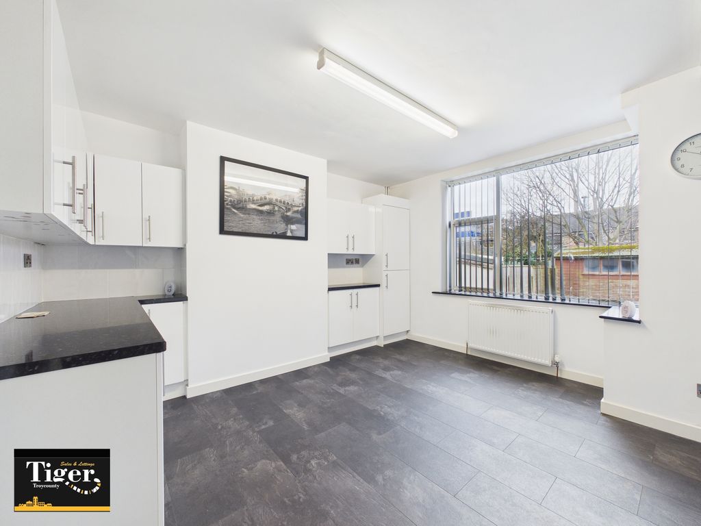 Property photo 3 of 22 Cam03440G0-Pr0538-Still008