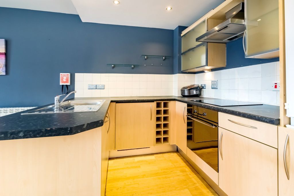 Property photo 3 of 10 Kitchen