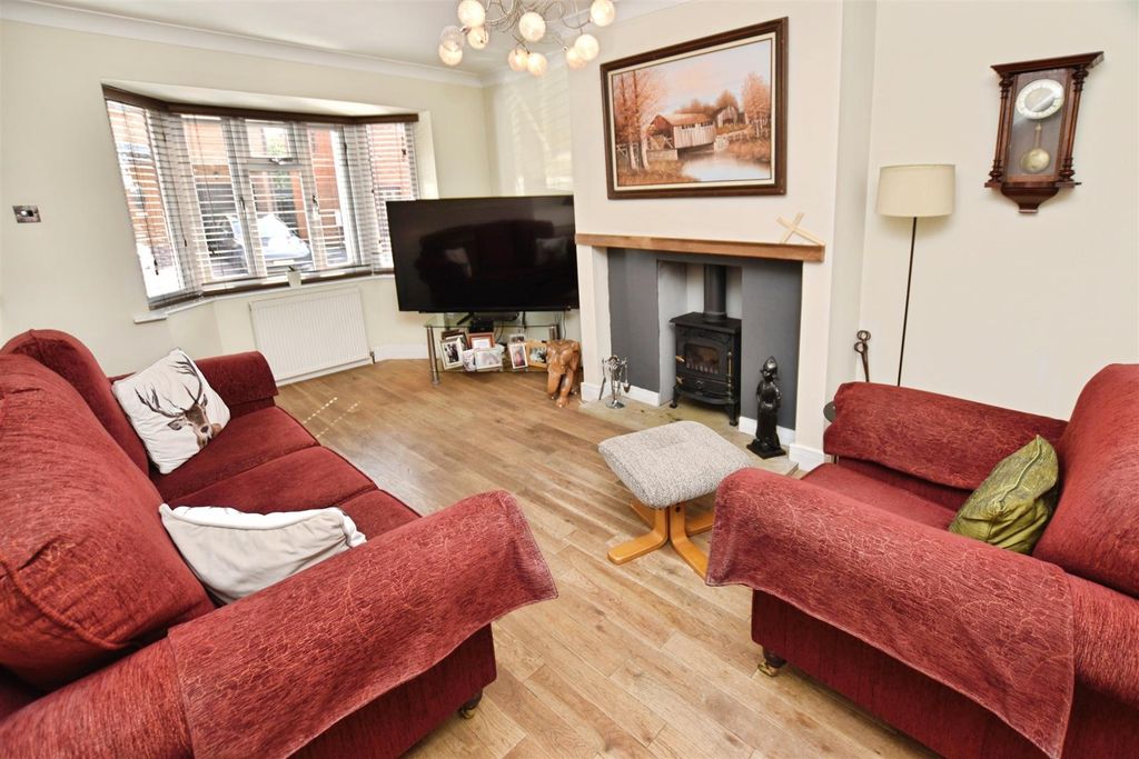 Property photo 3 of 23 Lounge