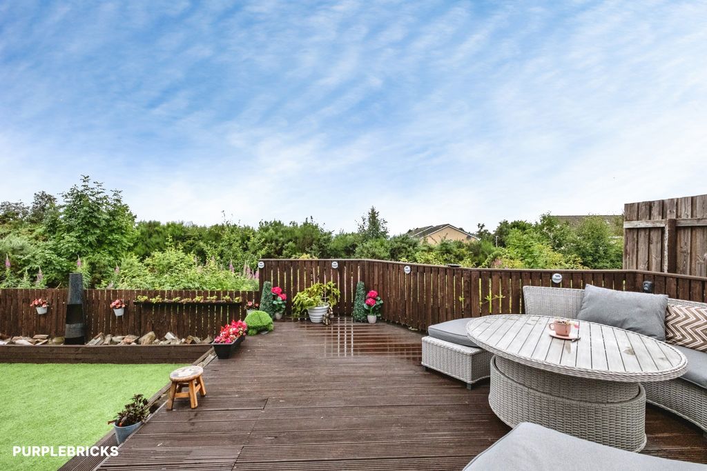 Property photo 2 of 35 Decking