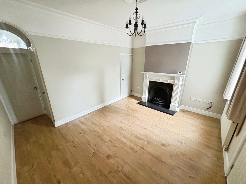 Property photo 3 of 12 Lounge