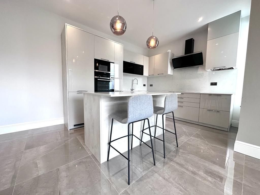 Property photo 3 of 9 c393cd32-B003-4701-8Ab2-Ebd2E7Fa7F80.Jpg