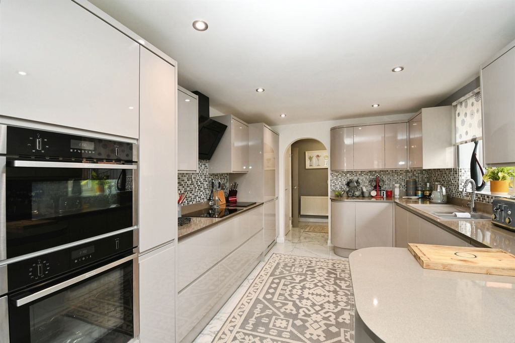 Property photo 2 of 22