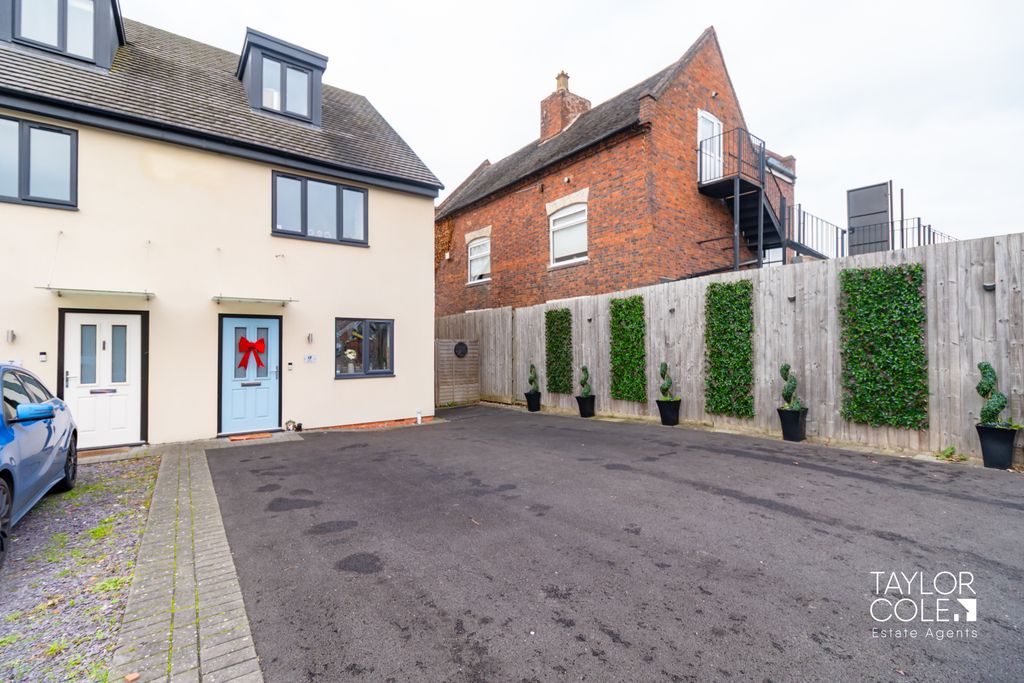 Property photo 1 of 26