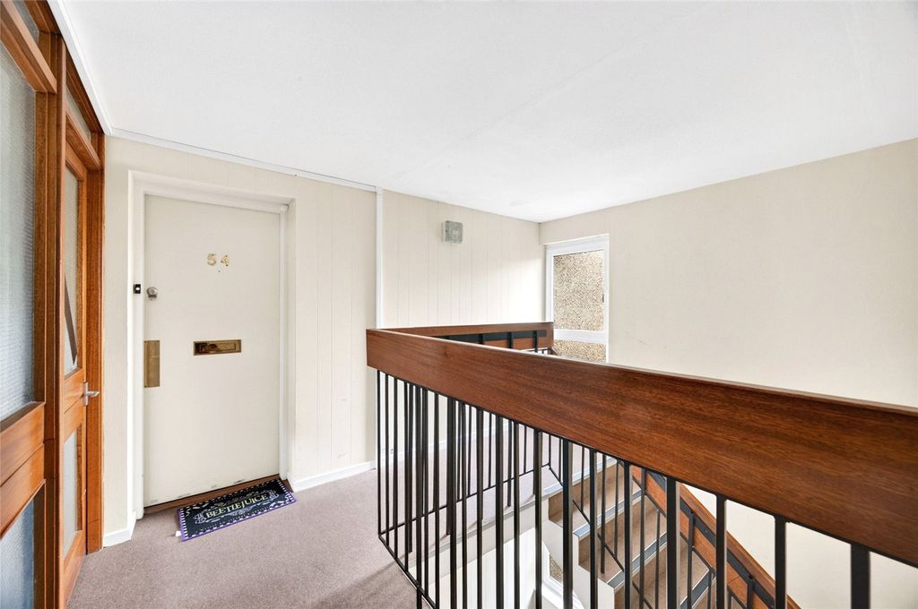 Property photo 2 of 23 Grampian Gardens