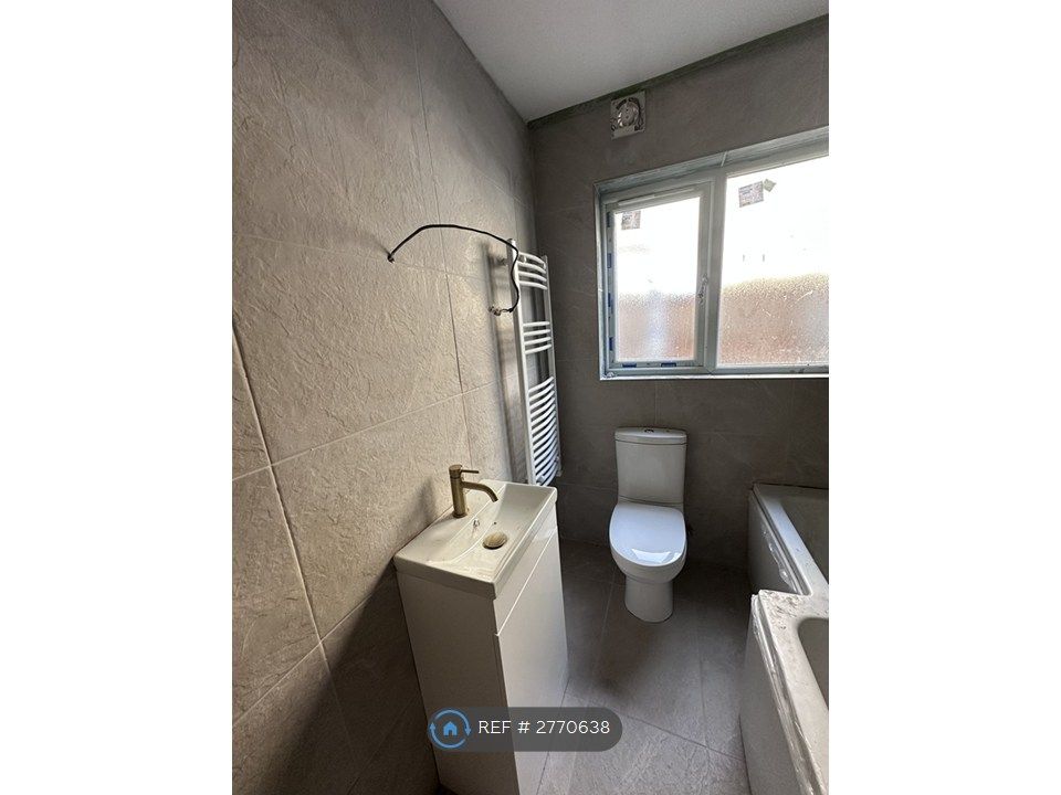 Property photo 3 of 13 Bathroom