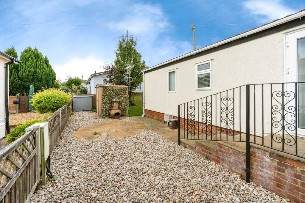 Property photo 3 of 18 Side Aspect