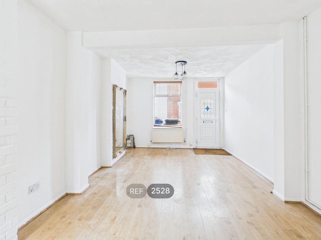 Property photo 3 of 11 Living Room