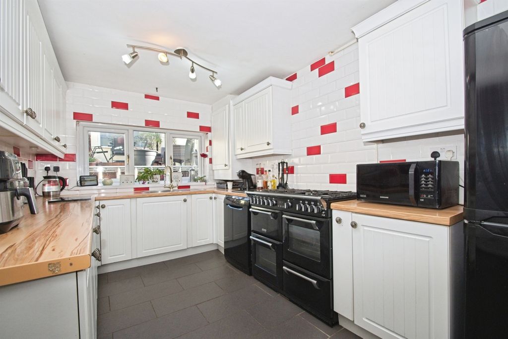 Property photo 3 of 14