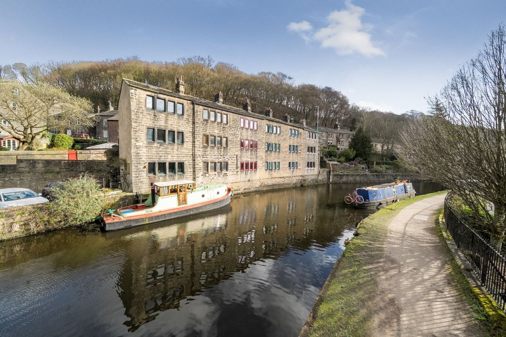 Property photo 1 of 15 External