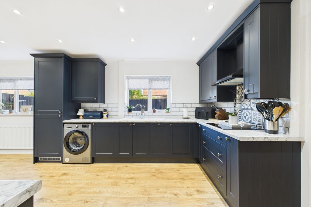 Property photo 3 of 33