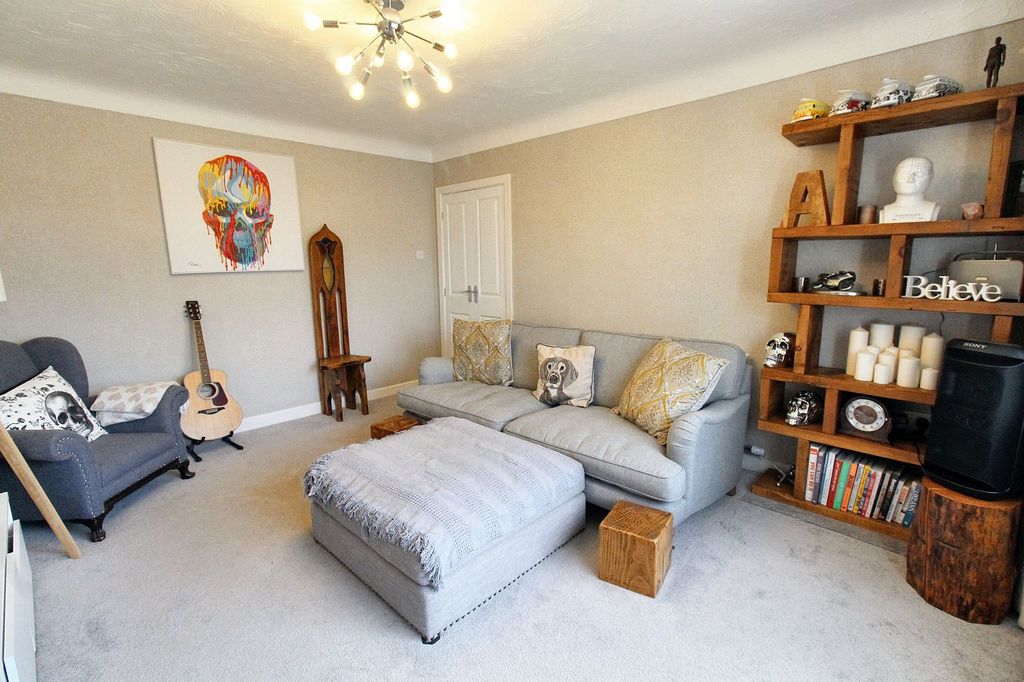 Property photo 2 of 37