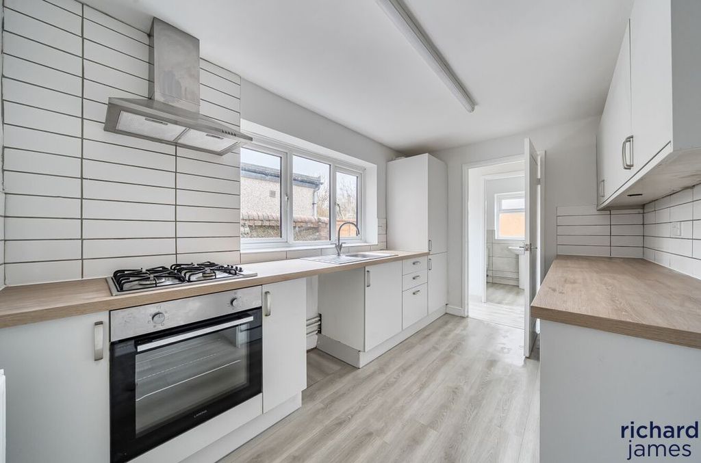 Property photo 3 of 11 E50530312E61477Ca6A5Abaea1F27E3F