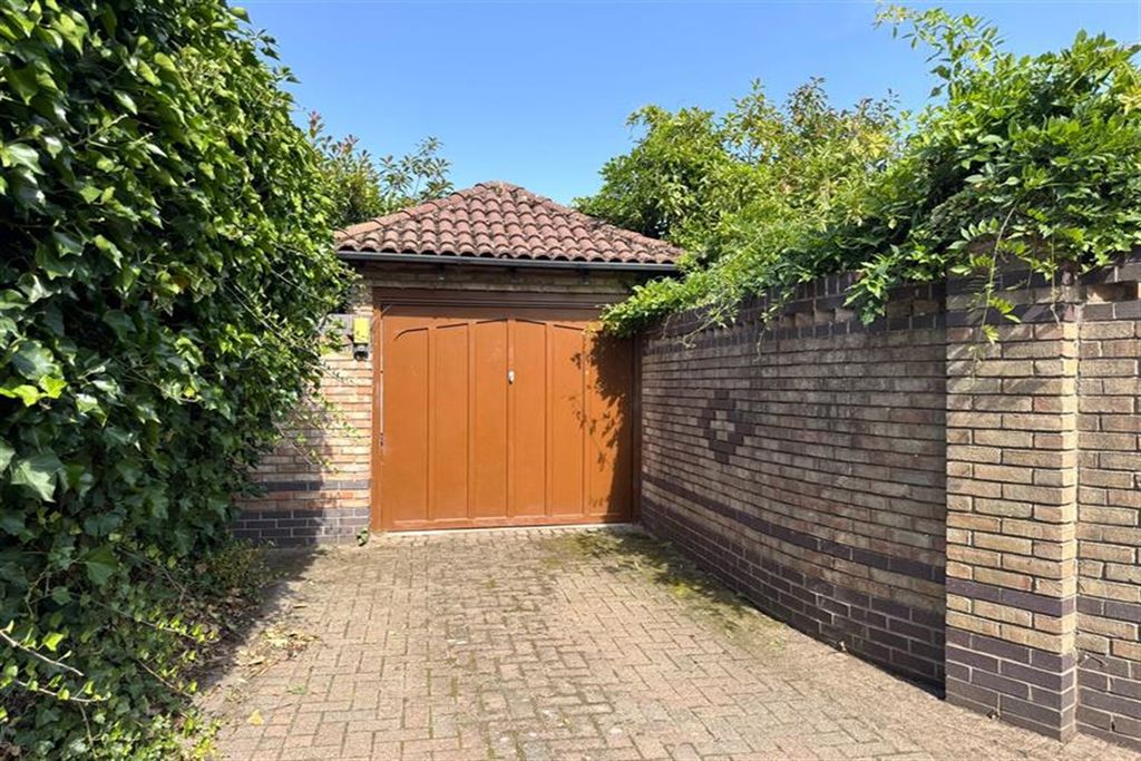 Property photo 2 of 14 (Main)
