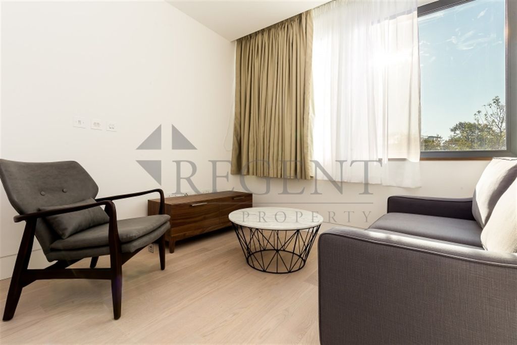 Property photo 3 of 6 Reception